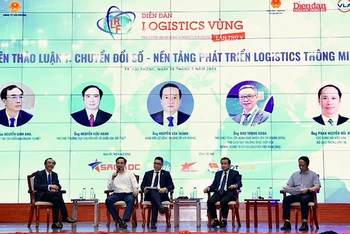 Phiên thảo luận tại diễn đàn Logistics “Chuyển đổi số - Động lực thúc đẩy tăng trưởng vùng đồng bằng sông Hồng-Hải Phòng 2024”.