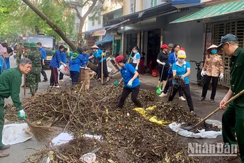 Đông đảo các lực lượng, các tầng lớp nhân dân cùng tham gia "Ngày thứ bảy cùng dân" trên địa bàn quận Lê Chân (Hải Phòng).