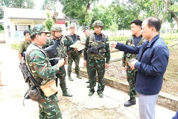 Các lực lượng đặc nhiệm triển khai phương án truy bắt các đối tượng tấn công trụ sở Ủy ban nhân dân xã Ea Tiêu và Ea Ktur, huyện Cư Kuin vào rạng sáng 11/6.