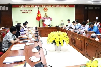 Phó Chủ tịch Thường trực Ủy ban nhân dân tỉnh Đắk Lắk, Phó trưởng Ban Chỉ đạo cải cách hành chính tỉnh Nguyễn Tuấn Hà phát biểu tại Hội nghị.