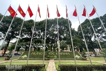 Khu vực trung tâm Quảng trường 10/3 thành phố Buôn Ma Thuột được trang hoàng lộng lẫy kỷ niệm 78 năm Quốc khánh 2/9.