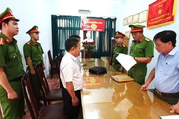 Cơ quan Cảnh sát điều tra Công an thành phố Buôn Ma Thuột thi hành quyết định khởi tố vụ án, khởi tố bị can đối với các đối tượng liên quan.