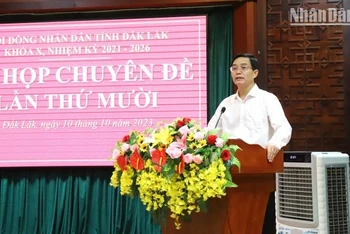 Bí thư Tỉnh ủy Đắk Lắk Nguyễn Đình Trung phát biểu tại kỳ họp.