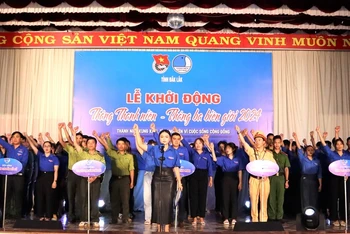 Đoàn viên, thanh niên tỉnh Đắk Lắk thể hiện quyết tâm hưởng ứng Tháng Thanh niên - Tháng ba biên giới năm 2024.