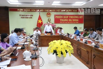 Chủ tịch Ủy ban nhân dân tỉnh Đắk Lắk Phạm Ngọc Nghị chủ trì phiên họp.