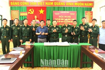 Đại diện lãnh đạo Bộ Chỉ huy Bộ đội Biên phòng hai tỉnh Đắk Lắk và Đắk Nông ký kết hiệp đồng bảo vệ biên giới tiếp giáp.