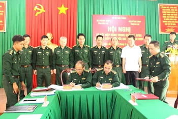 Lãnh đạo Bộ Chỉ huy Bộ đội Biên phòng tỉnh Đắk Lắk và Gia Lai ký kết hiệp đồng bảo vệ biên giới tiếp giáp.