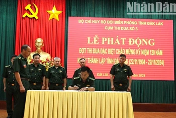 Các đơn vị Cụm thi đua số 3 Bộ đội Biên phòng tỉnh Đắk Lắk ký cam kết thi đua đặc biệt chào mừng 120 năm Ngày thành lập tỉnh Đắk Lắk .