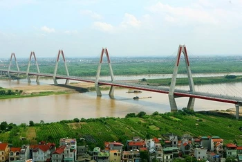 Cầu Nhật Tân (Hà Nội).