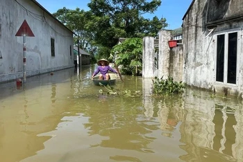 Lũ rừng ngang gây ngập úng nghiêm trọng, kéo dài xảy ra cuối tháng 7/2024 tại Hà Nội. 