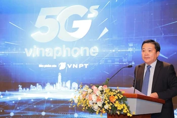 Tổng giám đốc VNPT Huỳnh Quang Liêm công bố chính thức cung cấp dịch vụ Vinaphone 5G.