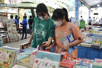 Các bạn nhỏ tại Hội sách thiếu nhi Thành phố Hồ Chí Minh lần IV.