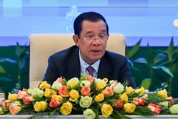 Thủ tướng Campuchia Samdech Techo Hun Sen trong một cuộc họp báo tại Phnom Penh. (Ảnh: AFP/TTXVN)