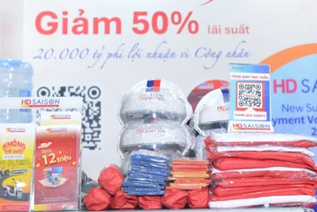 Quà tặng cho người lao động của Công ty HD SAISON.