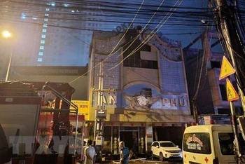 Hiện trường vụ cháy tại Karaoke An Phú. (Ảnh: TTXVN)