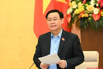 Chủ tịch Quốc hội Vương Đình Huệ phát biểu bế mạc Phiên họp thứ 16 của Ủy ban Thường vụ Quốc hội chiều 12/10.