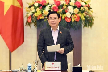 Chủ tịch Quốc hội Vương Đình Huệ phát biểu tại phiên họp. (Ảnh: DUY LINH)