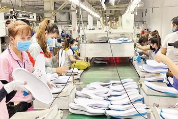 Thời gian qua, công đoàn các cấp đã có nhiều hoạt động chăm lo, hỗ trợ người lao động bị ảnh hưởng việc làm do doanh nghiệp gặp khó khăn về đơn hàng. (Ảnh minh họa)