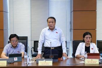 "Giá vàng biến động khó lường, có người lỗ hàng trăm triệu đồng chỉ trong vài ngày"