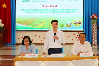 Phó Giám đốc Trung tâm Khuyến nông Quốc gia Hoàng Văn Hồng phát biểu kết luận buổi tọa đàm.