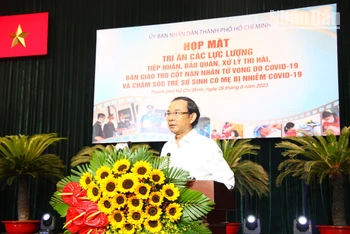 Đồng chí Nguyễn Văn Nên, Ủy viên Bộ Chính trị, Bí thư Thành ủy Thành phố Hồ Chí Minh phát biểu tại buổi họp mặt.