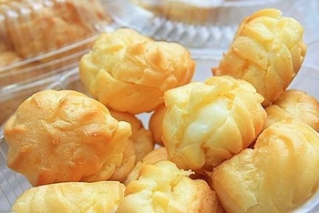 Các chuyên gia cho rằng, khả năng cao là bánh su kem đã bị nhiễm khuẩn. (Ảnh minh họa)