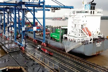 Chính sách tài khóa đã và đang hỗ trợ tích cực cho hoạt động xuất, nhập khẩu của doanh nghiệp.