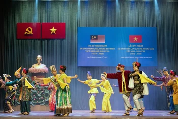 Một tiết mục văn nghệ tại lễ kỷ niệm 50 năm thiết lập quan hệ ngoại giao Việt Nam-Malaysia. (Ảnh Tổng Lãnh sự quán Malaysia tại TP Hồ Chí Minh)