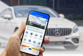 Chủ xe có thể tra cứu gia hạn kiểm định trên website chính thức của Cục Đăng kiểm Việt Nam theo đường link: https://giahanxcg.vr.org.vn hoặc trên ứng dụng TTDK và tự tải file giấy xác nhận gia hạn. (Ảnh THU HƯƠNG)