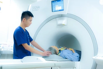 Bệnh viện Bạch Mai là một trong những đơn vị đi đầu trong ứng dụng kỹ thuật cao, công nghệ hiện đại phục vụ