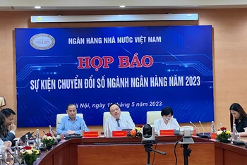 Quang cảnh họp báo.