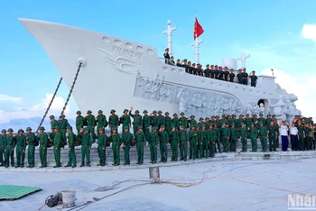 Bến tàu chở dòng người tập kết cách nay 70 năm ở miền biển Sông Đốc giờ đã được đầu tư cụm công trình tập kết hoành tráng, được công nhận Di tích lịch sử quốc gia.