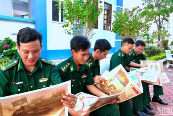 Ấn phẩm phụ san đặc biệt của Báo Nhân Dân mừng ngày "Đất nước trọn niềm vui" đến với cán bộ, chiến sĩ Bộ đội Biên phòng Cà Mau.
