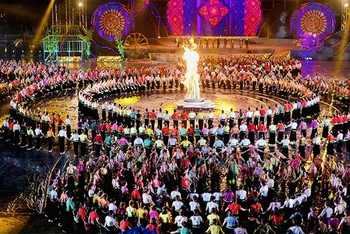 Màn đại xòe Thái Nghĩa Lộ.