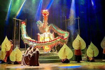 Cảnh trong vở diễn Huyền thoại Gò Rồng Ấp.