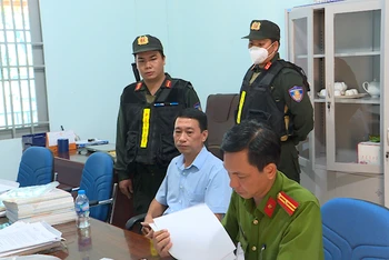 Cơ quan Công an làm việc với đại diện Trung tâm Kỹ năng thực hành cơ giới Giao thông vận tải.