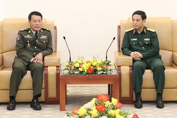 Đại tướng Phan Văn Giang tiếp Đại tướng Vong Pisen.