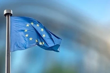 Cờ của Liên minh châu Âu (EU). Ảnh: TTXVN