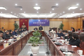 Các đại biểu tại cuộc họp báo.