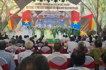 Một tiết mục văn nghệ trong Chương trình giao lưu nghệ thuật.