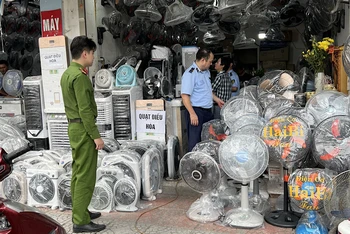 Lực lượng quản lý thị trường sẽ tăng cường kiểm tra và xử lý vi phạm trong kinh doanh thiết bị điện.