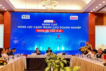 Quang cảnh Diễn đàn "Nâng cao năng lực cạnh tranh của doanh nghiệp trong nền kinh tế số"