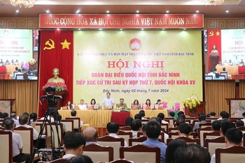 Quang cảnh hội nghị tiếp xúc cử tri.