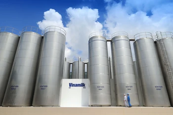 Vinamilk được vinh danh là doanh nghiệp tiêu biểu của TP Hồ Chí Minh nhân kỷ niệm 50 năm thống nhất đất nước