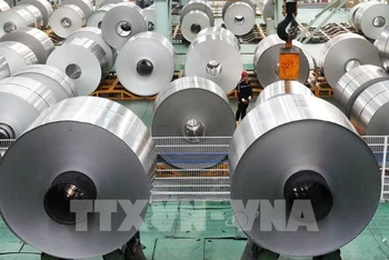 Nhôm thành phẩm trong phân xưởng sản xuất của một tập đoàn ở Cáp Nhĩ Tân, tỉnh Hắc Long Giang, Trung Quốc. (Ảnh: THX/TTXVN)