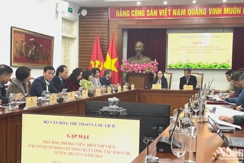 Quang cảnh buổi gặp mặt nhà báo, phóng viên, biên tập viên các cơ quan báo chí. 