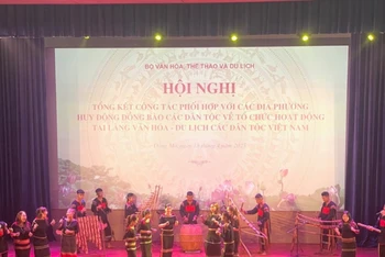 Văn nghệ chào mừng hội nghị.