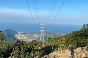 Đường dây 500 kV Quảng Trạch-Dốc Sỏi đoạn qua địa phận tỉnh Quảng Bình.