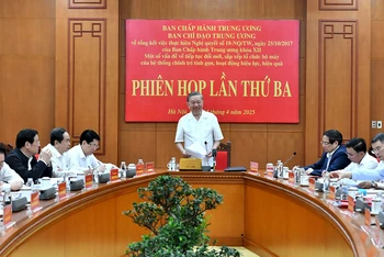 Tổng Bí thư Tô Lâm chủ trì Phiên họp lần thứ ba về tổng kết việc thực hiện Nghị quyết số 18-NQ/TW ngày 14/4/2025. (Ảnh ĐĂNG KHOA)