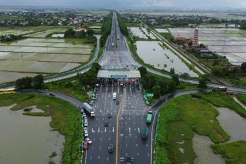 VETC gia hạn miễn phí dán thẻ ETC đến ngày 5/8